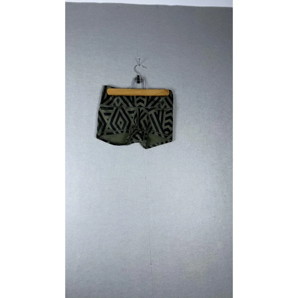 Lululemon Shorts Womens 6 Green‎ Black High Rise Geometric Print Athletic Yoga